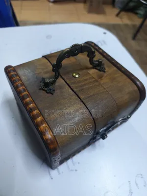 Classic Wooden Jewelry Holder – Vintage Design
