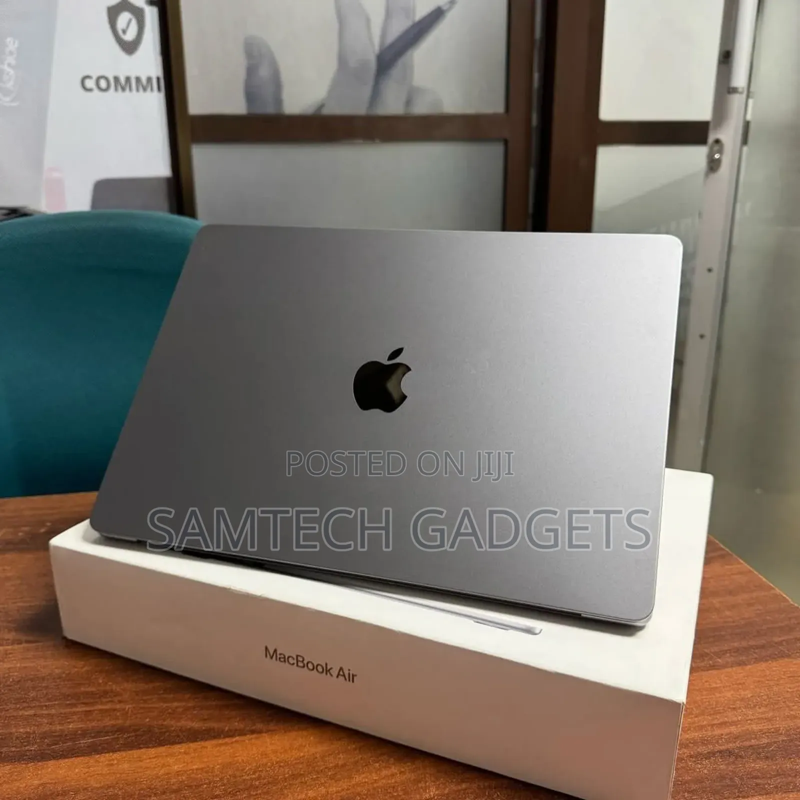 New Apple MacBook Air 2024 M3 15-Inch 8GB Intel Core I7 SSD 256GB