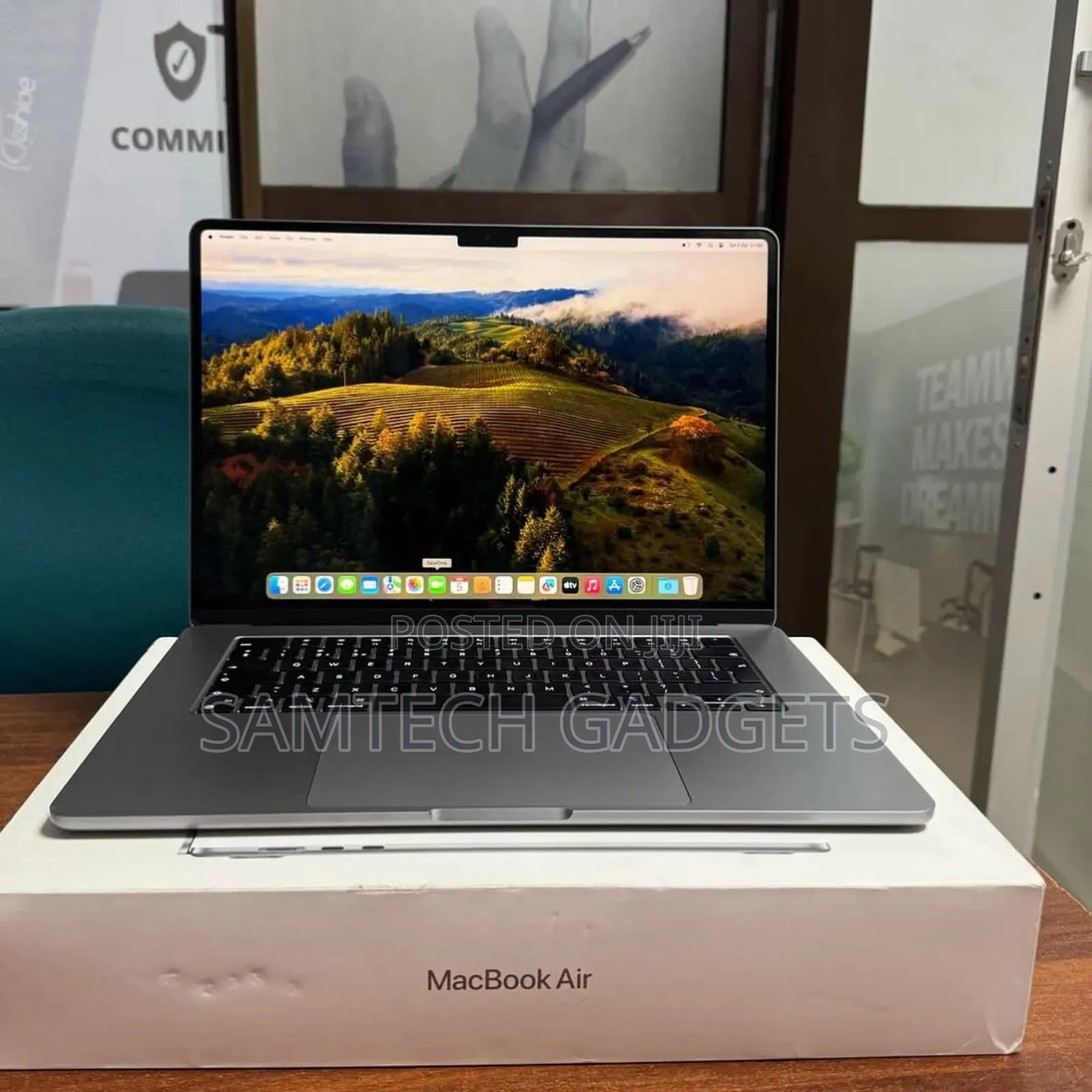 New Apple MacBook Air 2024 M3 15-Inch 8GB Intel Core I7 SSD 256GB