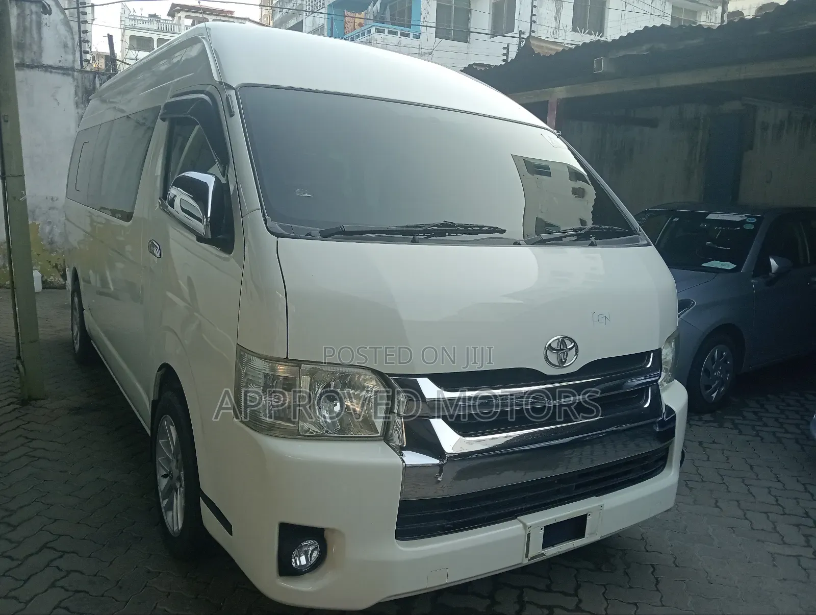 Toyota HiAce 2019 White