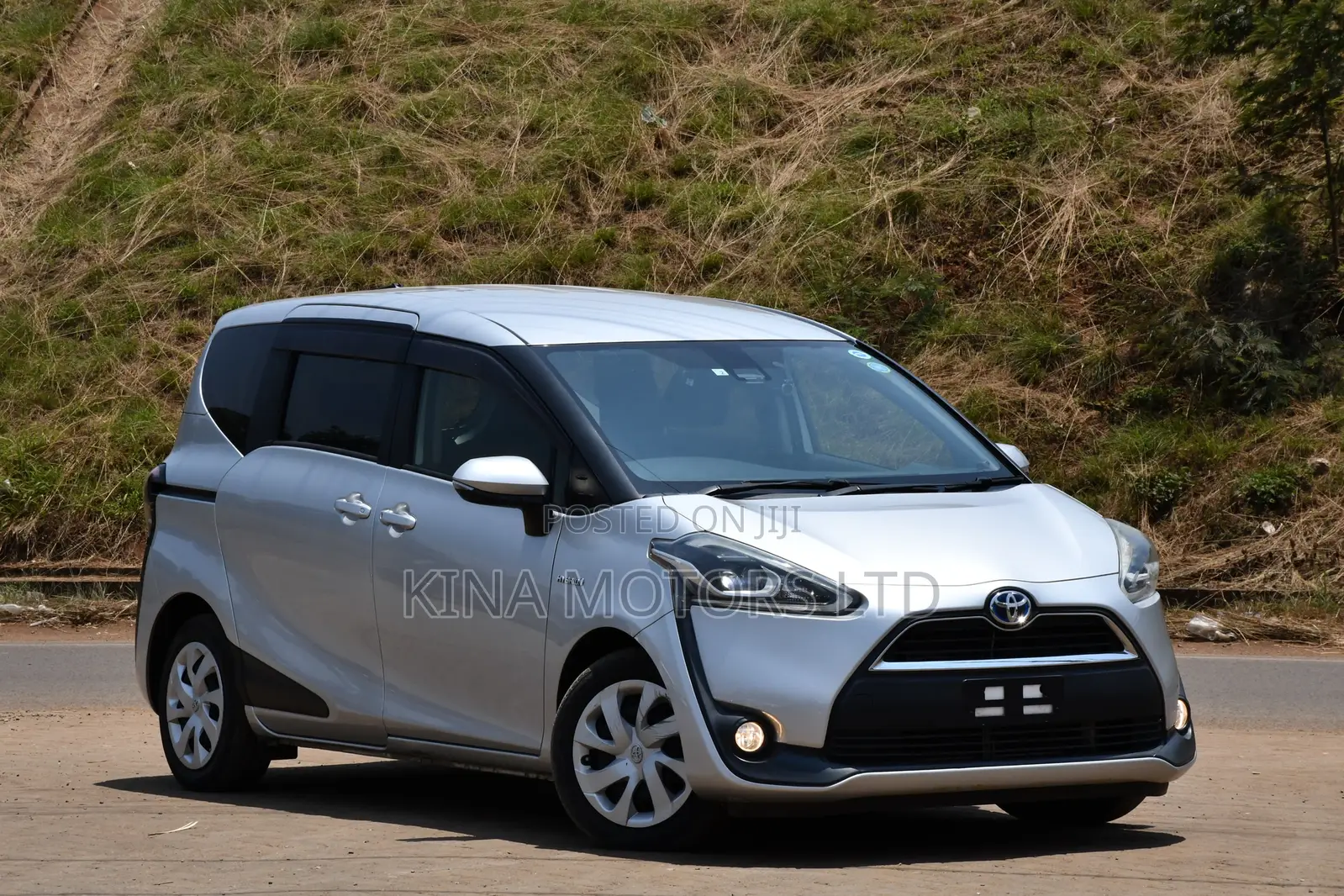 Toyota Sienta 2018 Silver