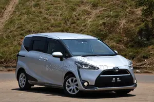 Toyota Sienta 2018 Silver