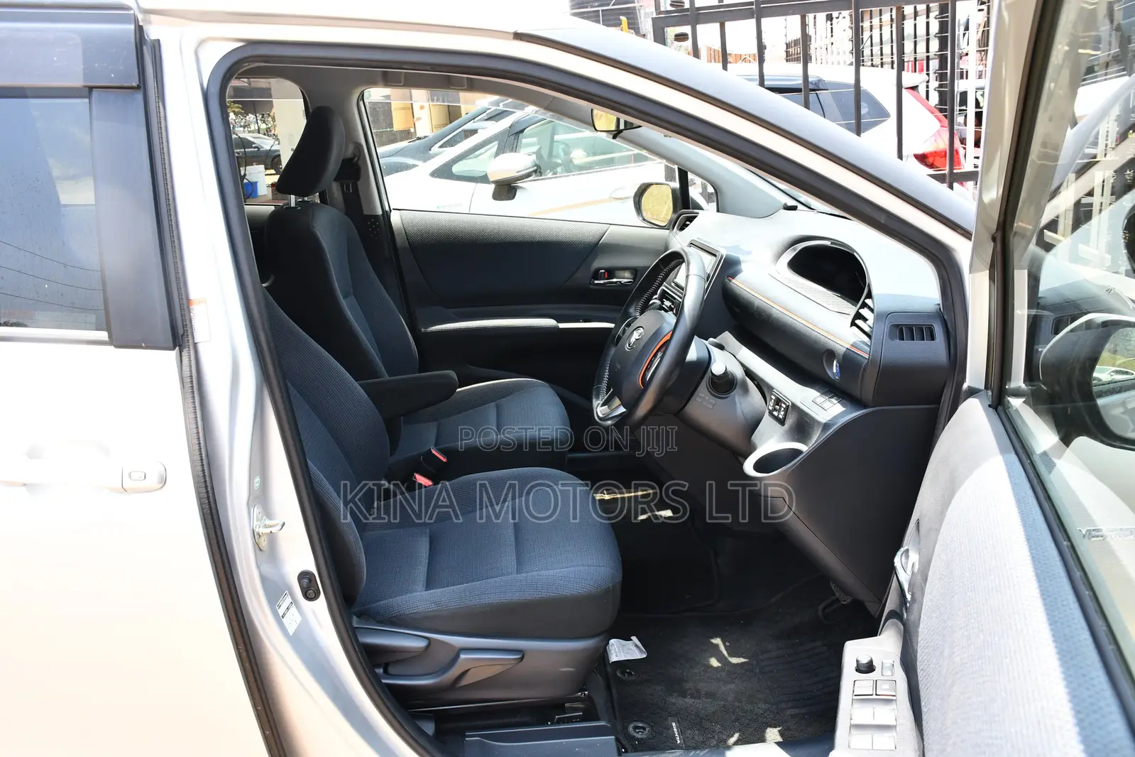 Toyota Sienta 2018 Silver