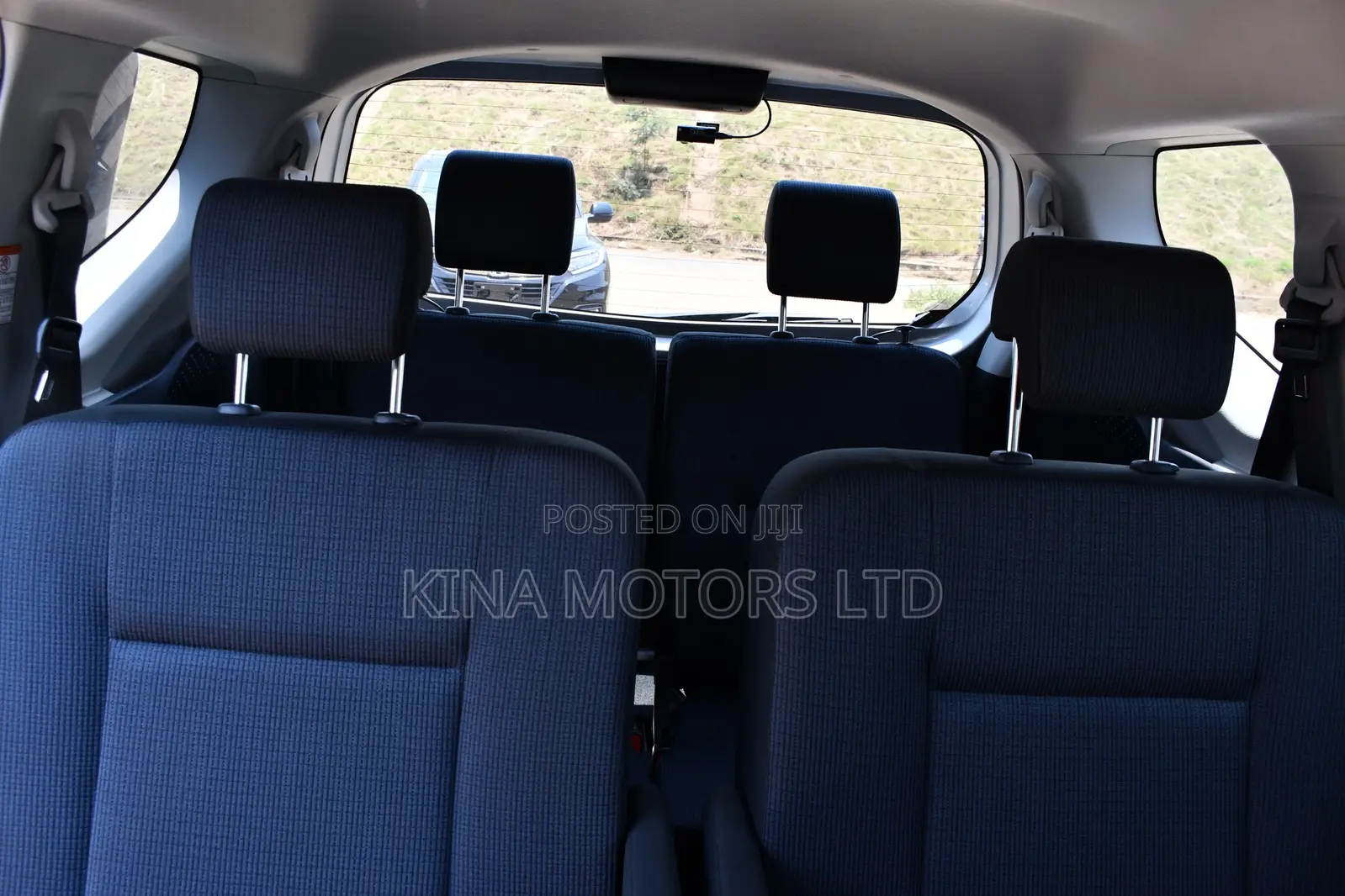 Toyota Sienta 2018 Silver