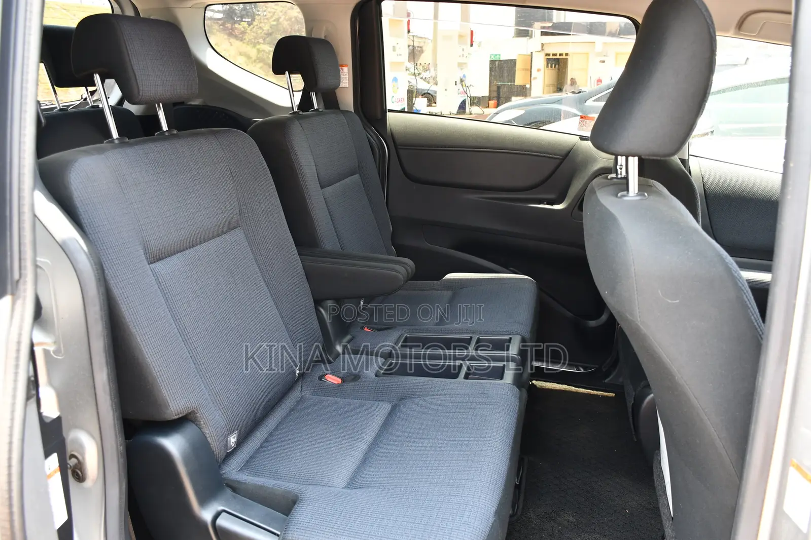 Toyota Sienta 2018 Silver