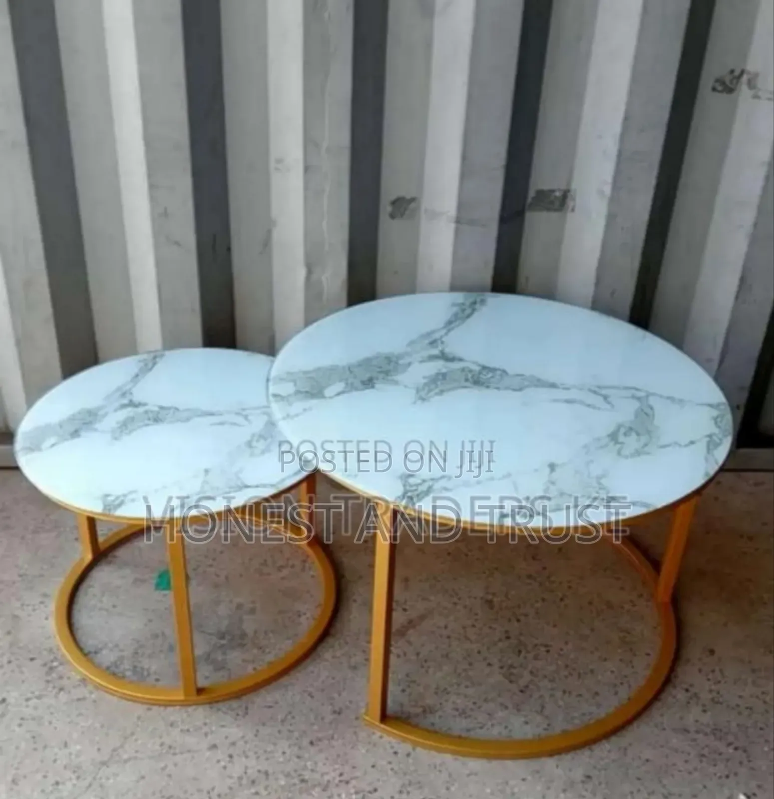 White Round Nesting Table