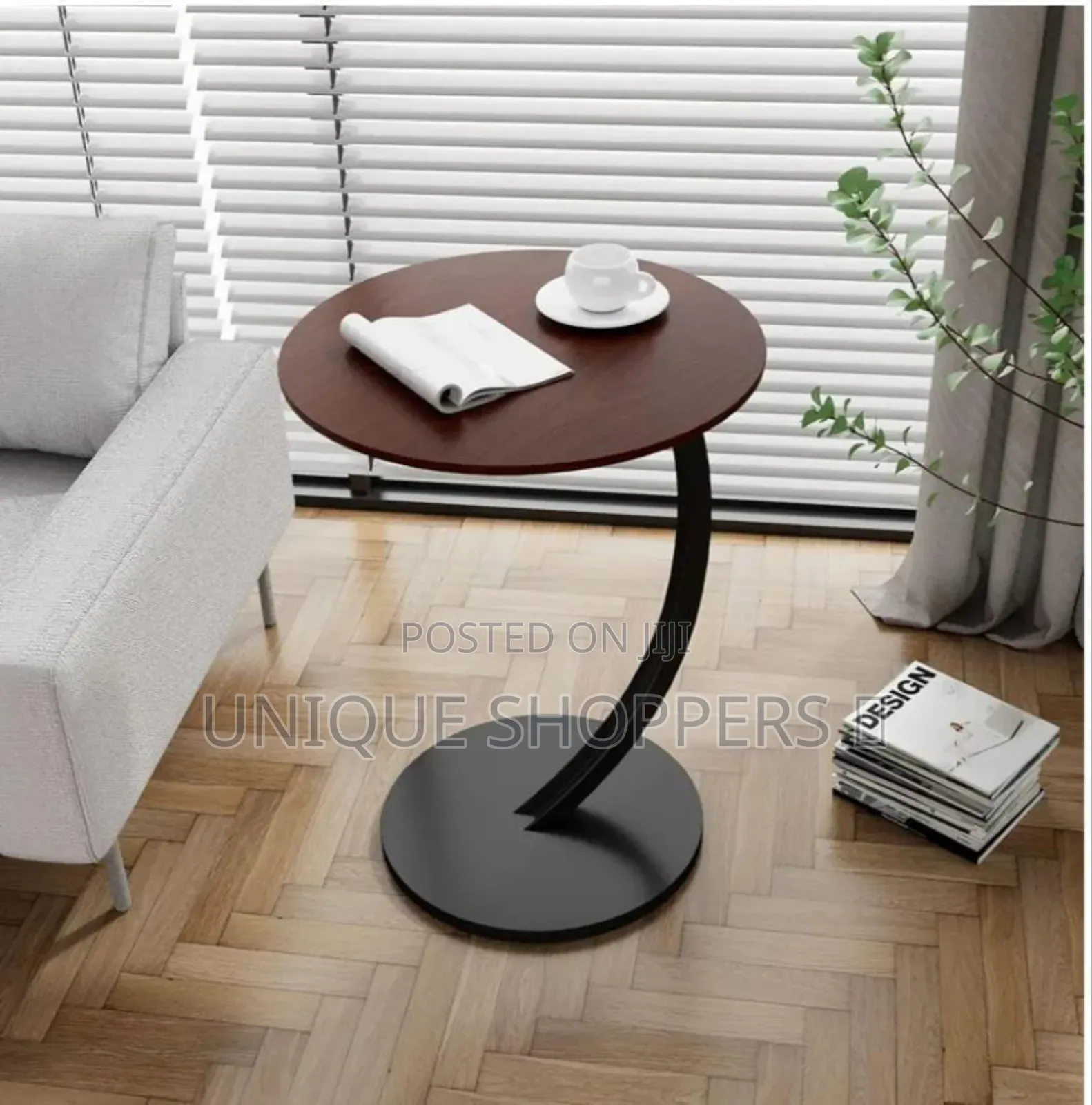 C-Shaped Sidd Stool Table