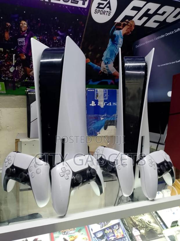 Ps5 Standard Used. Used Ps5 Standard Disc Version With Two Pads