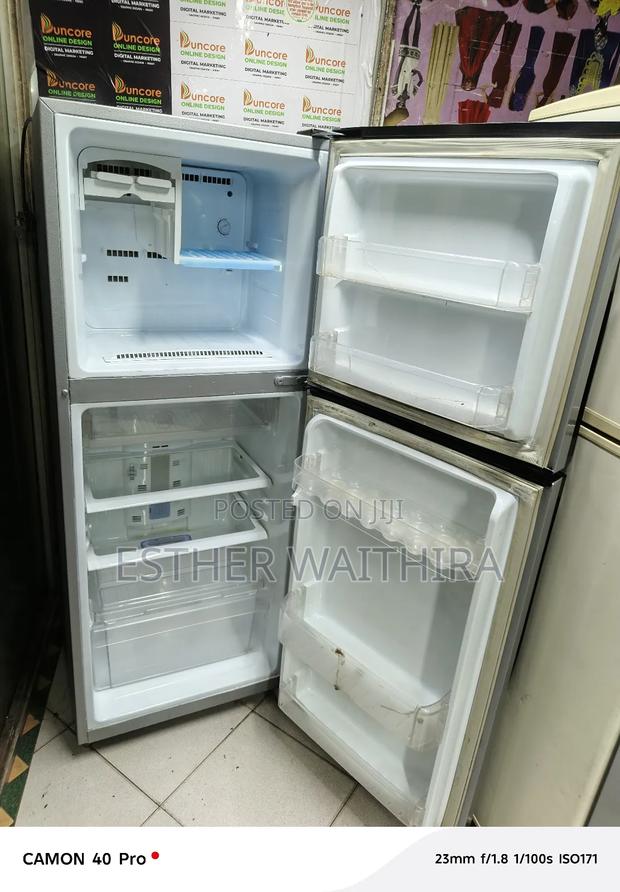 Silver 300 Litres Samsung Fridge - thumbnail 2