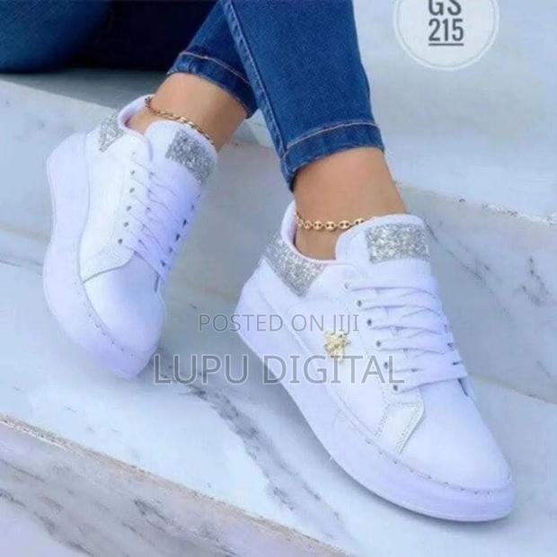 Bee Sneakers Fully Restocked
Sizes 37 42 - main view