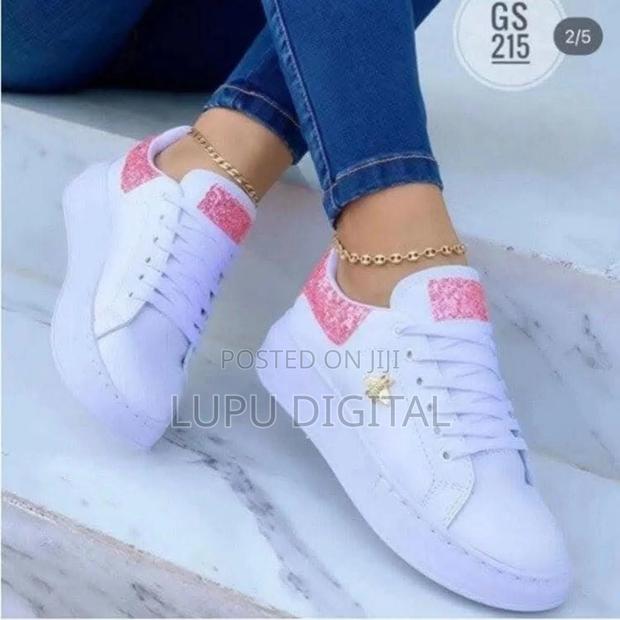 Bee Sneakers Fully Restocked 
Sizes 37 42 - thumbnail 2