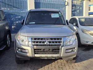 Mitsubishi Pajero 2018 Silver
