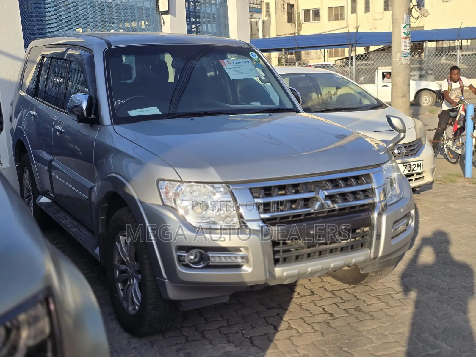 Mitsubishi Pajero 2018 Silver