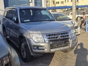 Mitsubishi Pajero 2018 Silver