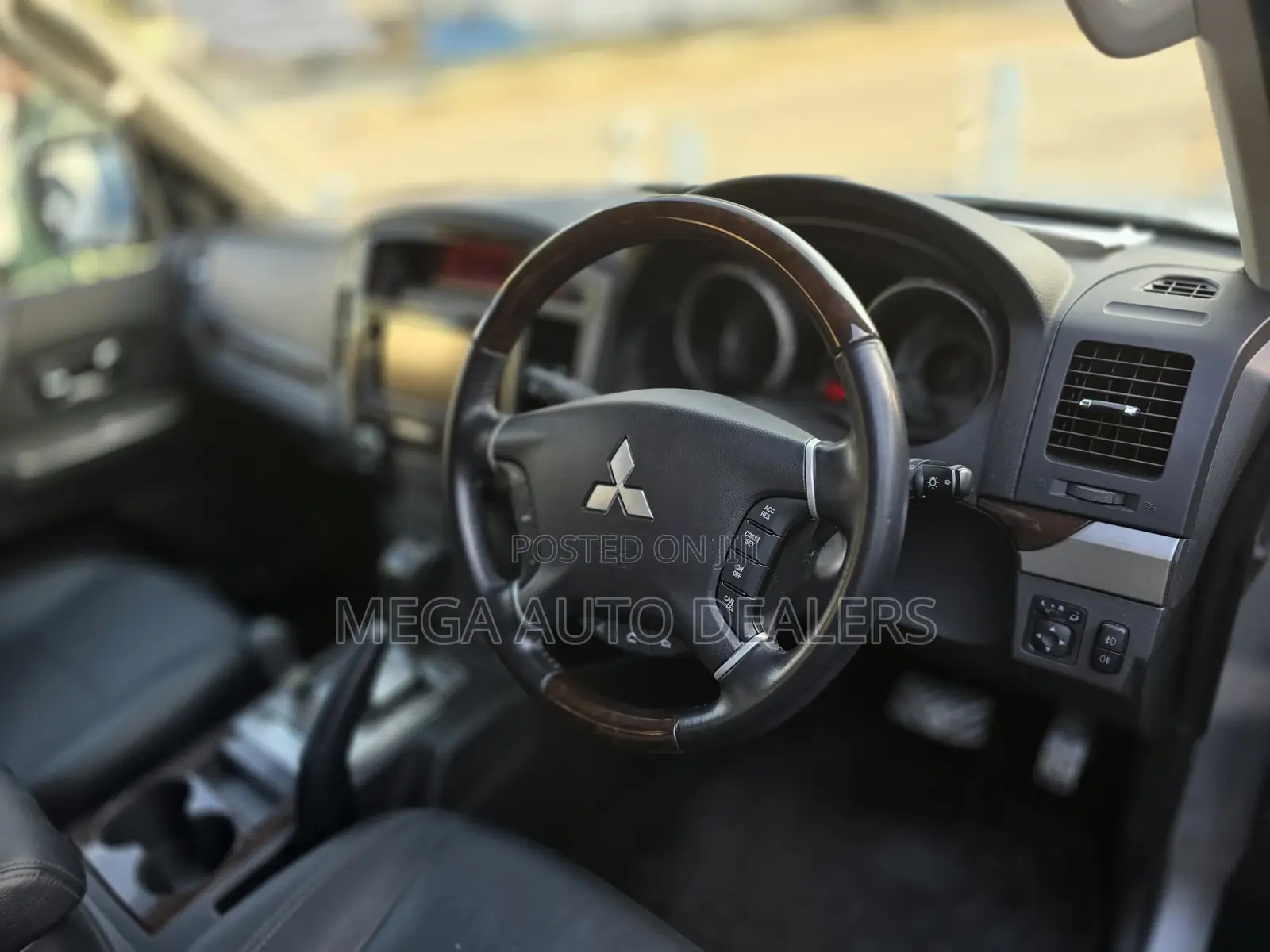Mitsubishi Pajero 2018 Silver