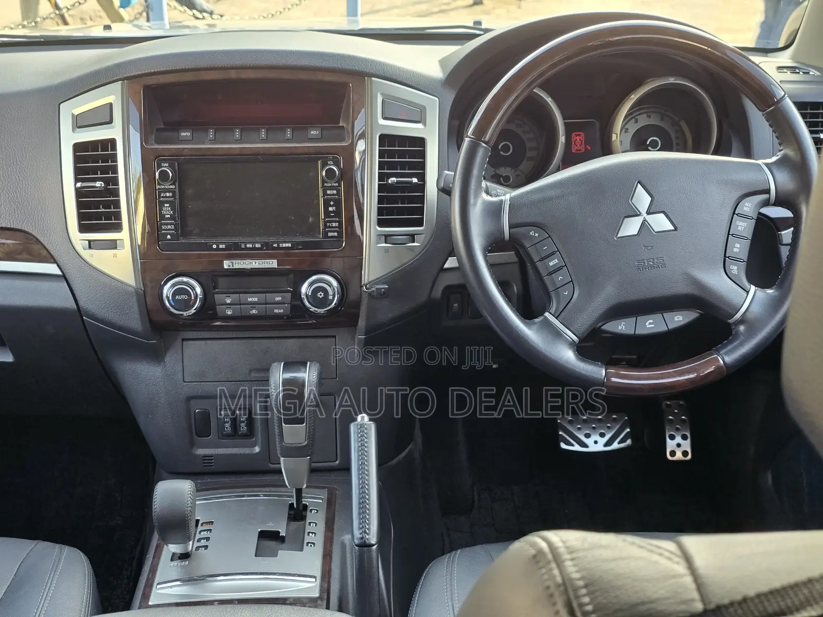 Mitsubishi Pajero 2018 Silver