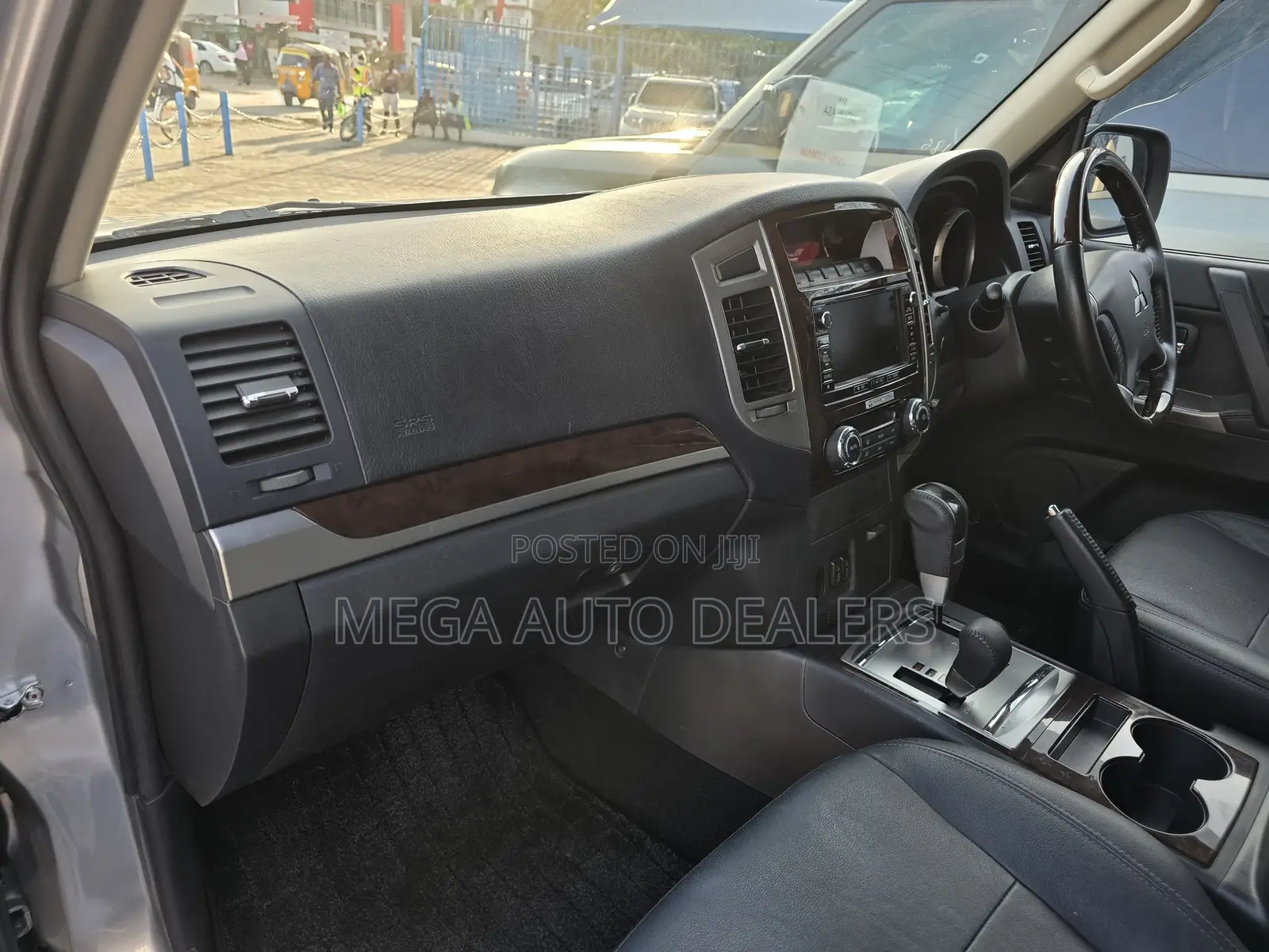 Mitsubishi Pajero 2018 Silver