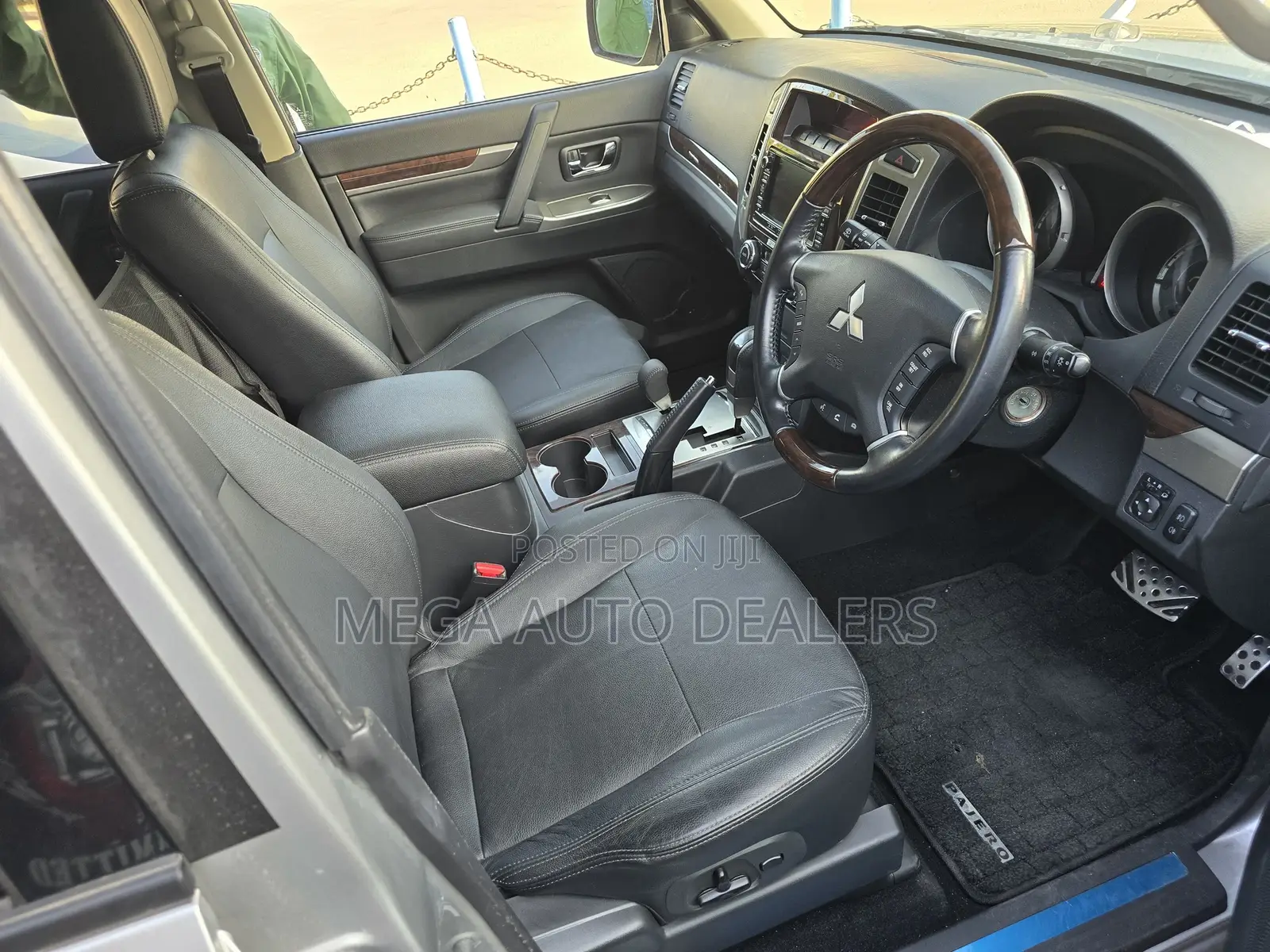 Mitsubishi Pajero 2018 Silver