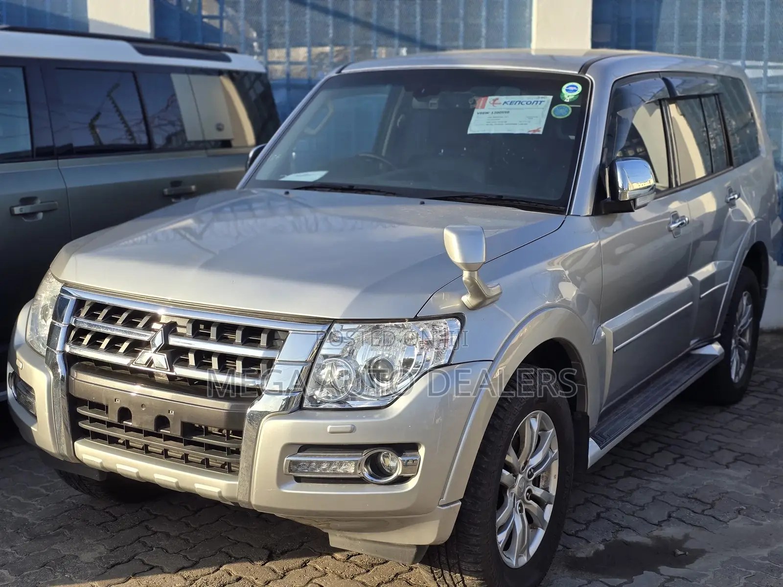 Mitsubishi Pajero 2018 Silver