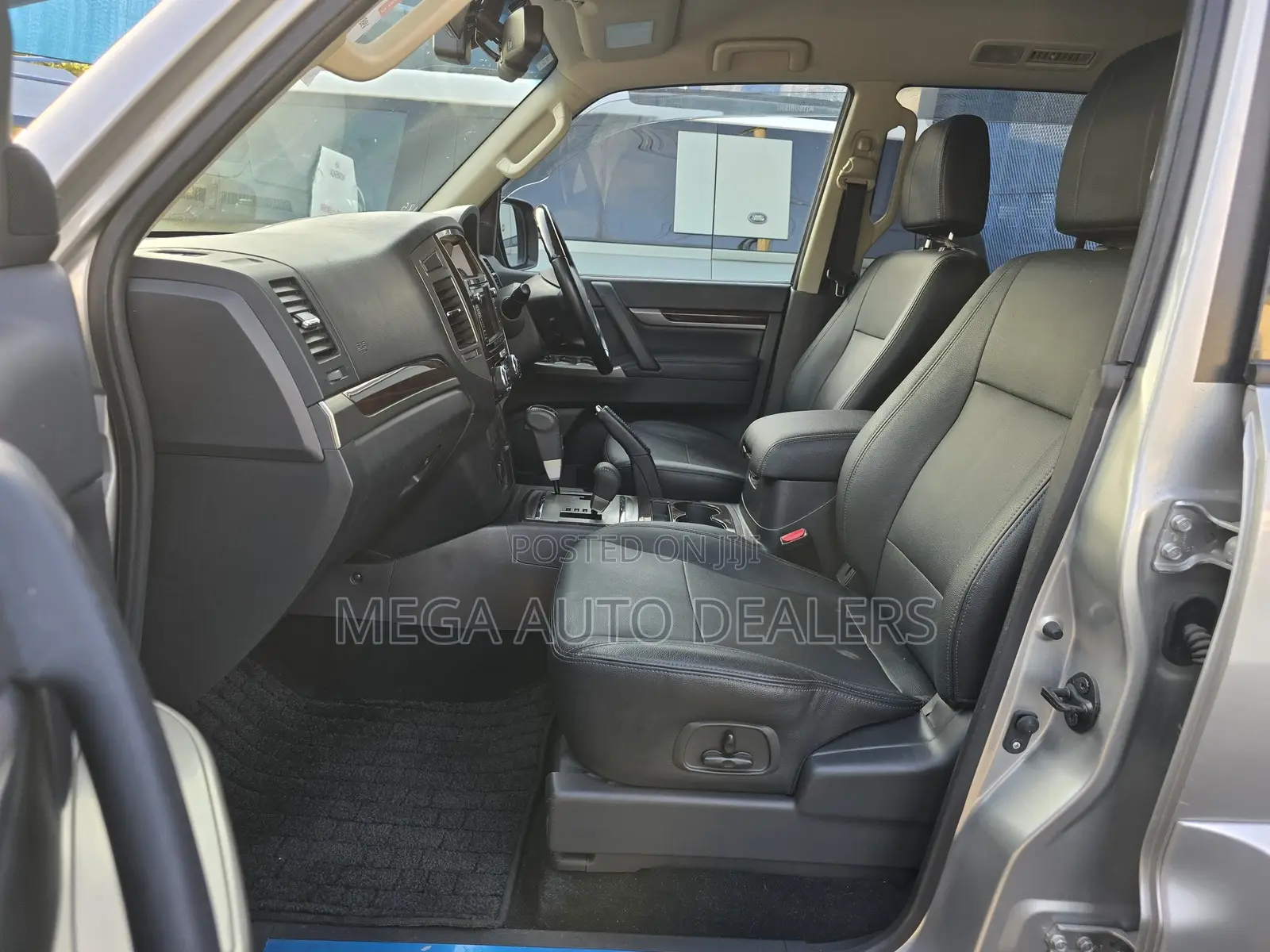 Mitsubishi Pajero 2018 Silver