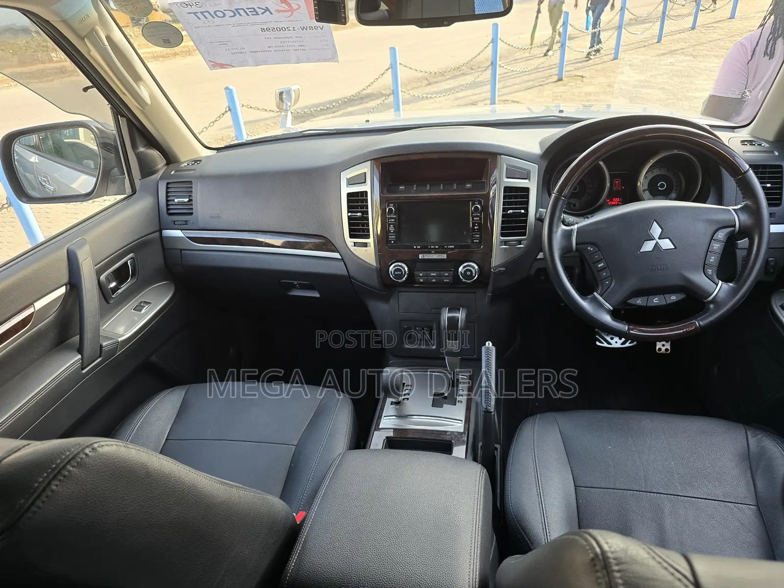 Mitsubishi Pajero 2018 Silver