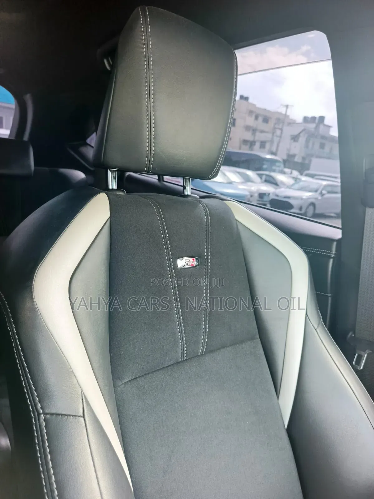 Toyota Harrier 2.0 2018 Black