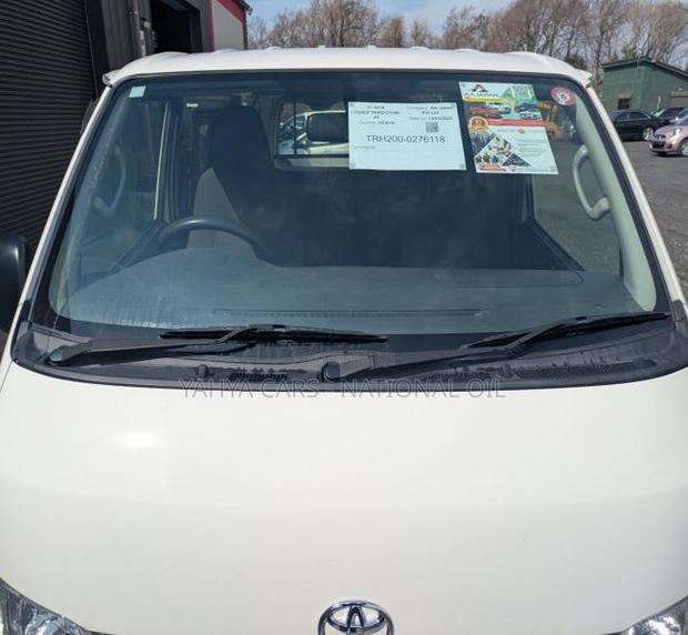Toyota HiAce 2018 White - thumbnail 6