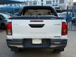 Toyota Hilux 2020 Off white