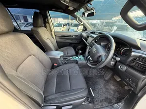 Toyota Hilux 2020 Off white
