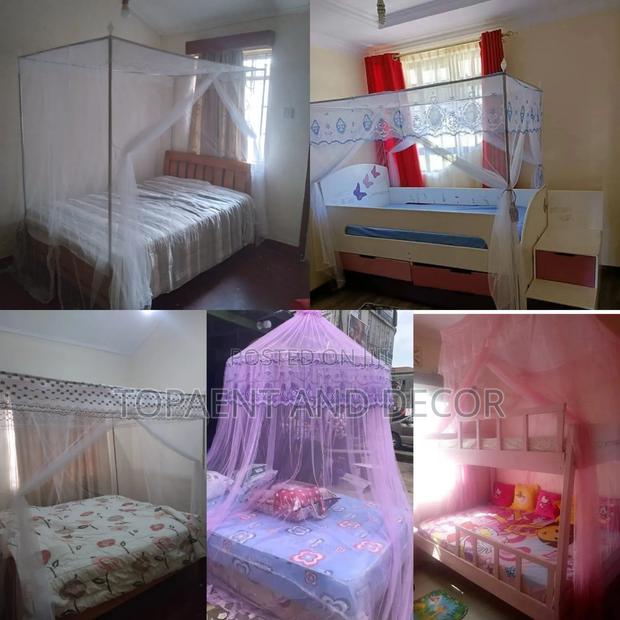 Queen Size Classic Fine Mesh Bed Mosquito Nets With a Canopy Top - main view