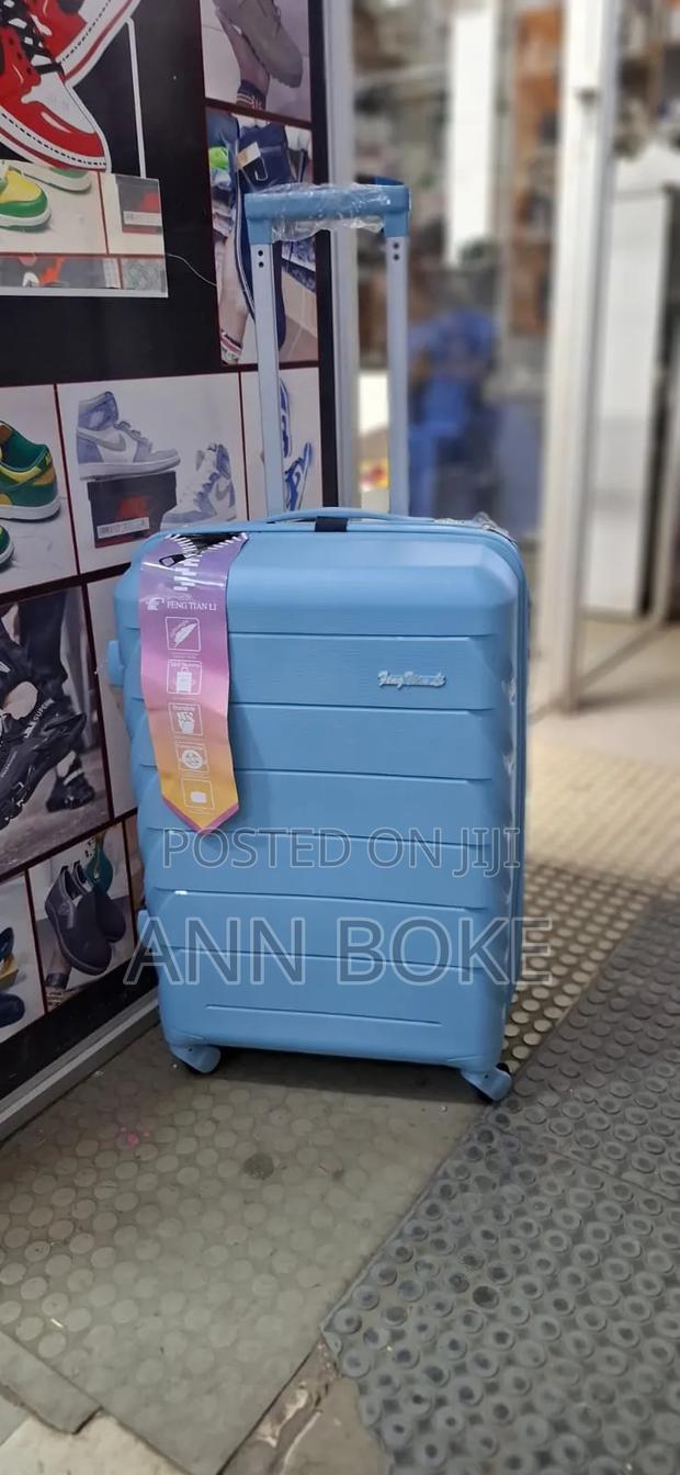 *Medium Size Unbreakable Rubber Suitcase* - thumbnail 2