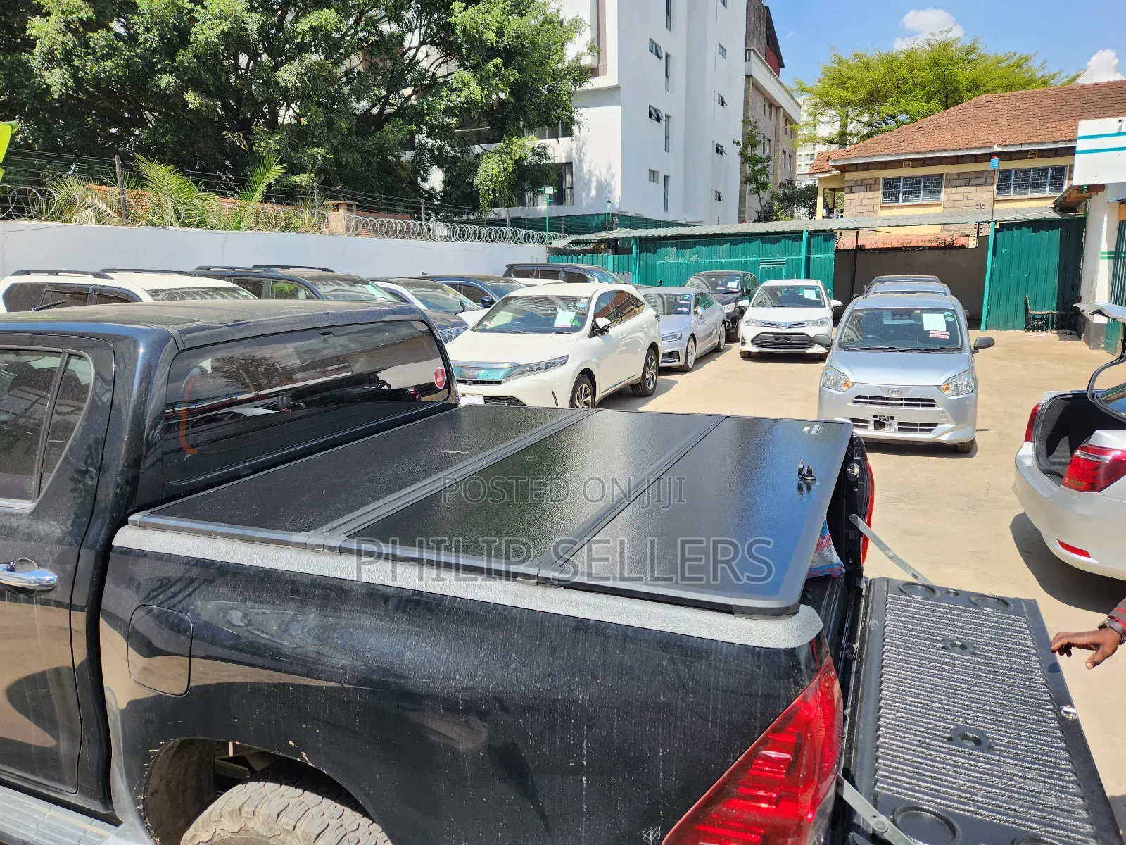 Heavy-Duty Weather Resistant 
 Easy to Fold and Access