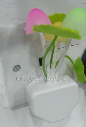 Automatic Glow in the Dark Flower Led Plug - thumbnail 2
