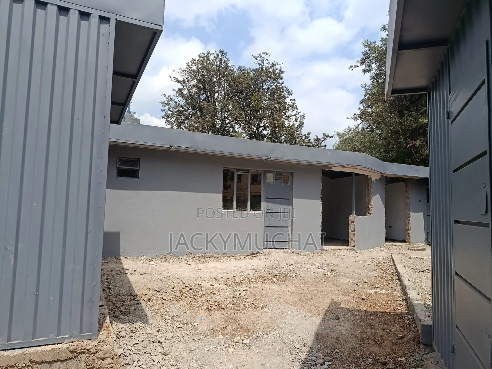 Quiet Upperhill Commercial Space – Secure, Accessible Free Parking
