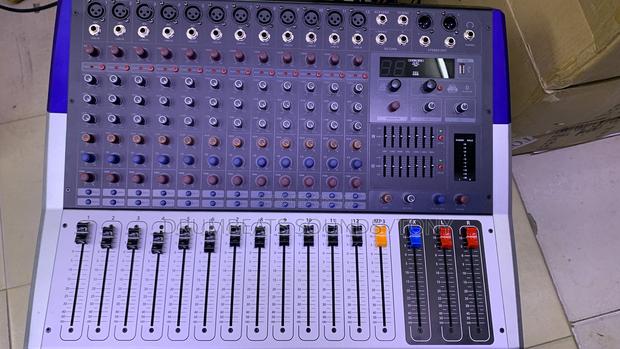 Soundcraft 12channels Powered Mixer