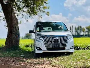 Toyota Esquire 2018 Silver