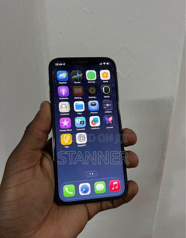 Apple iPhone 12 Pro 128 GB Gray - main view