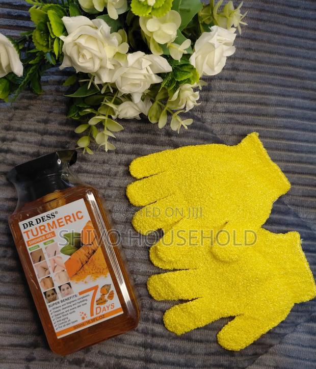Shower Gel With a Pair of Exfoliating Gloves