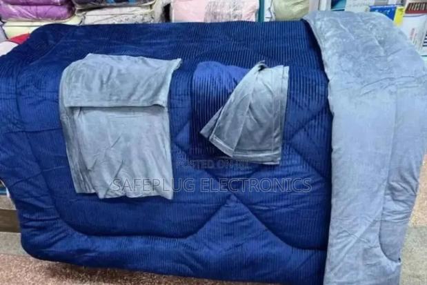 Single Velvet Woollen Duvets - Size: 6×6