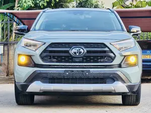 Toyota RAV4 Adventure 2019 Green