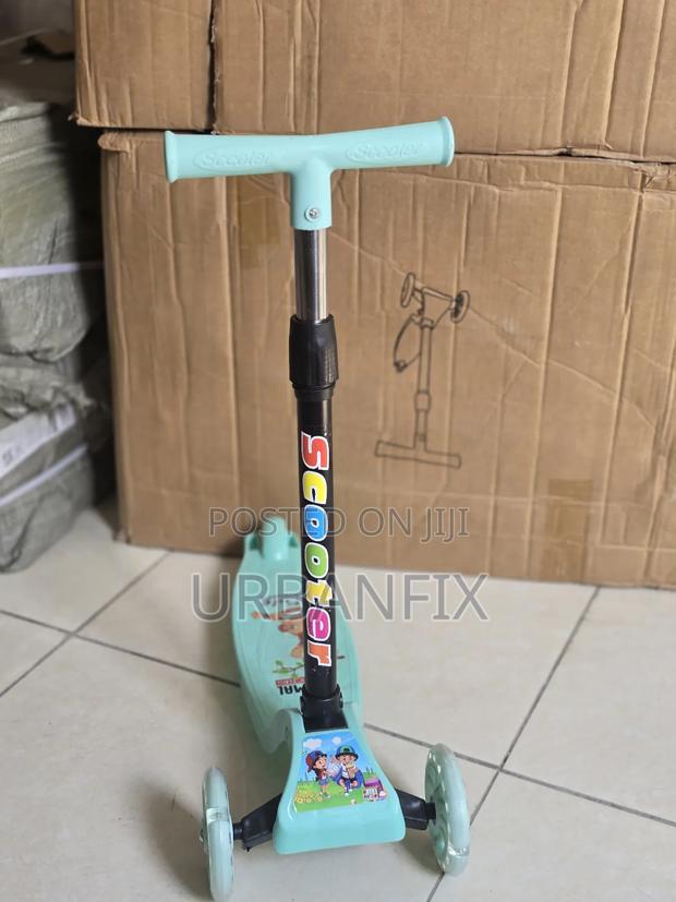 Heavy-Duty Height Adjustable 3 Led Wheels Kid's Scooters, Upto 50kgs - thumbnail 5