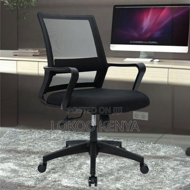 Office Chair : Ergonomic Black Mesh Captain Chair