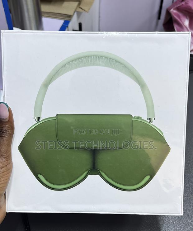 Green Apple Airpods Max. - thumbnail 2