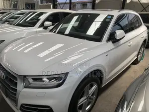 Audi Q5 2.0T Premium AWD quattro 2018 White