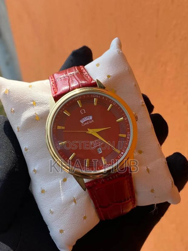 Omega Leather Strap Gents Watch Watch With Date Display