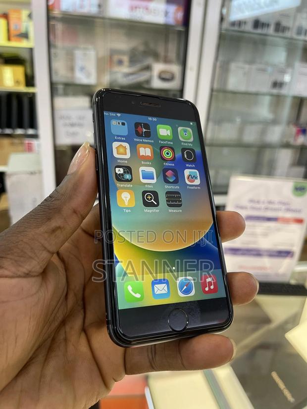 Apple iPhone 8 64 GB Black - thumbnail 3