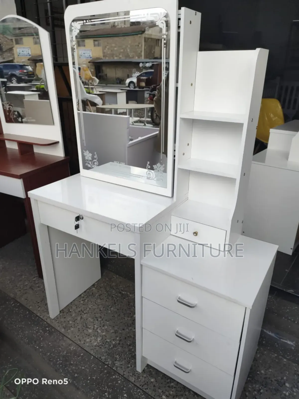 Beautiful Photo Sliding Dressing Table