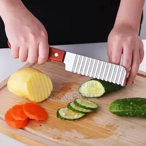 *Crinkle Knife With Wooden Handle