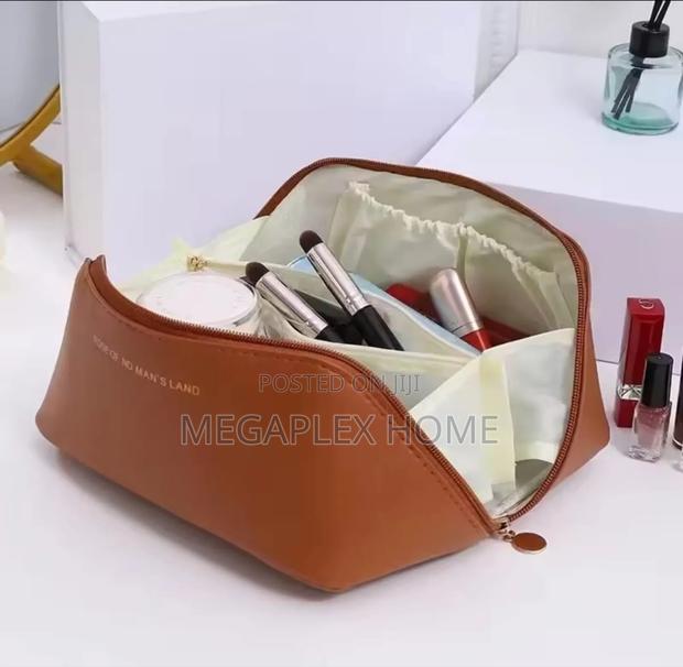 Large Capacity Cosmetic Bag Makeup Organizer - thumbnail 3