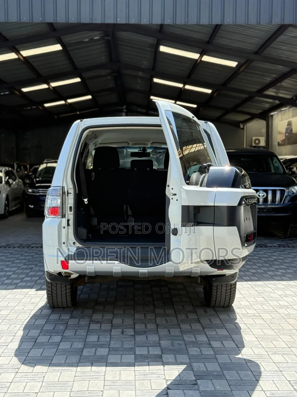 Mitsubishi Pajero 2018 White